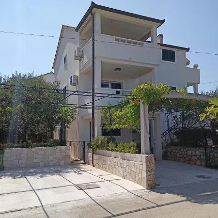Apartment Romarin Supetar