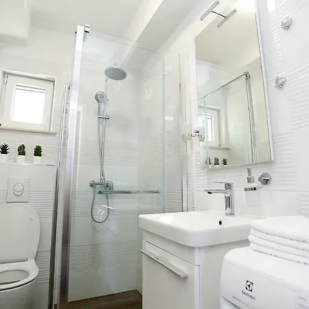 Apartament Romarin *
